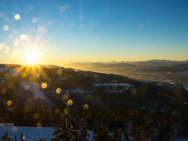 Sonnenuntergang in den Bergen in Stuhleck